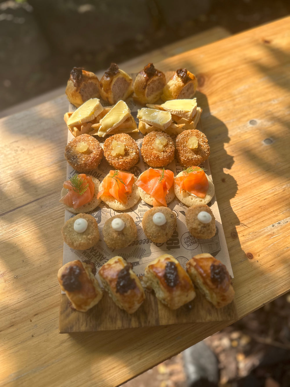 Mini Cheeky pig with burnt apple puree Canape (6 canapes per box)