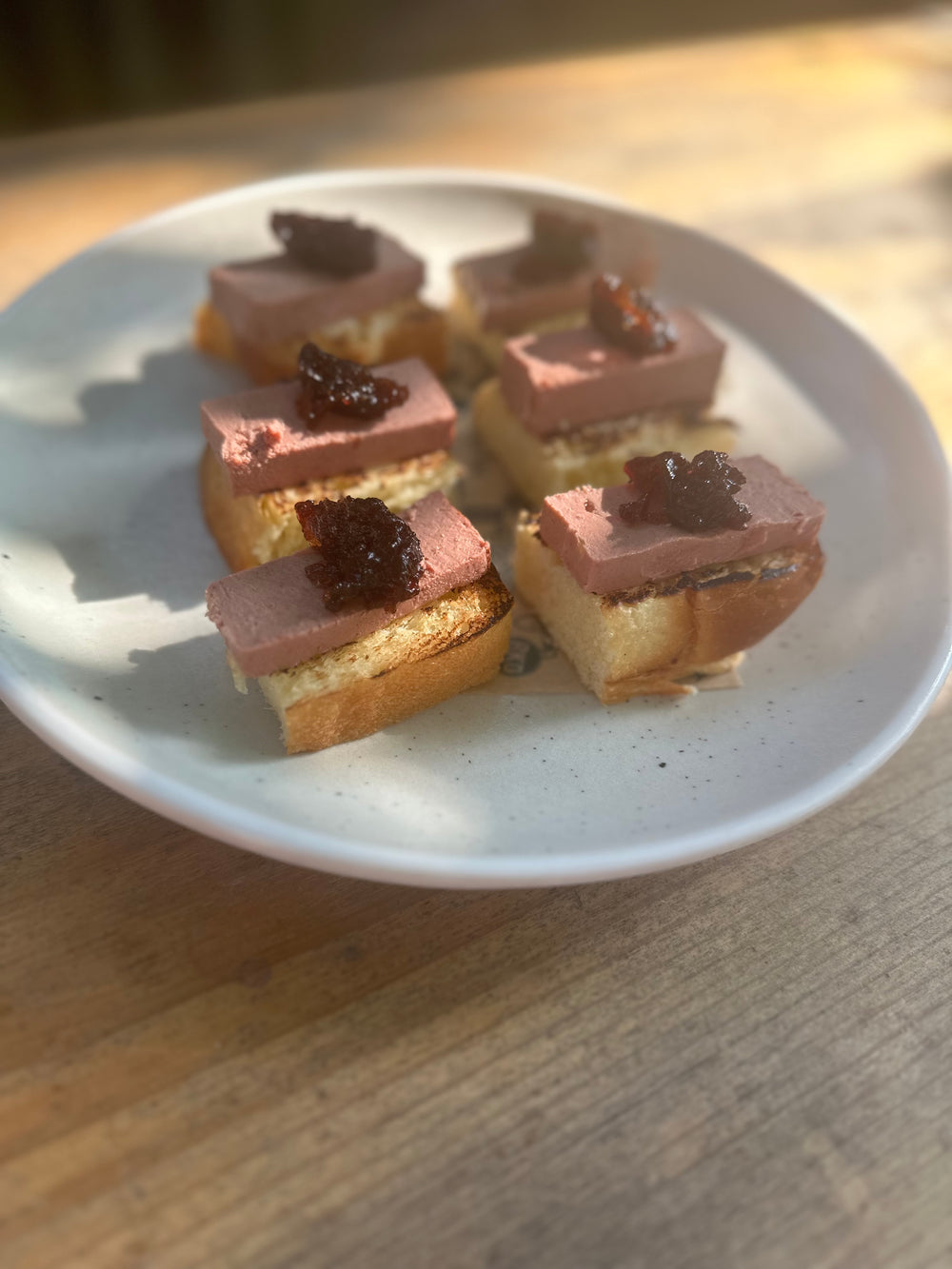 Glenn Lewin's Brussels Pate, Welbeck Brioche & Tracklement's onion marmalade Canapes (6 canapes per box)