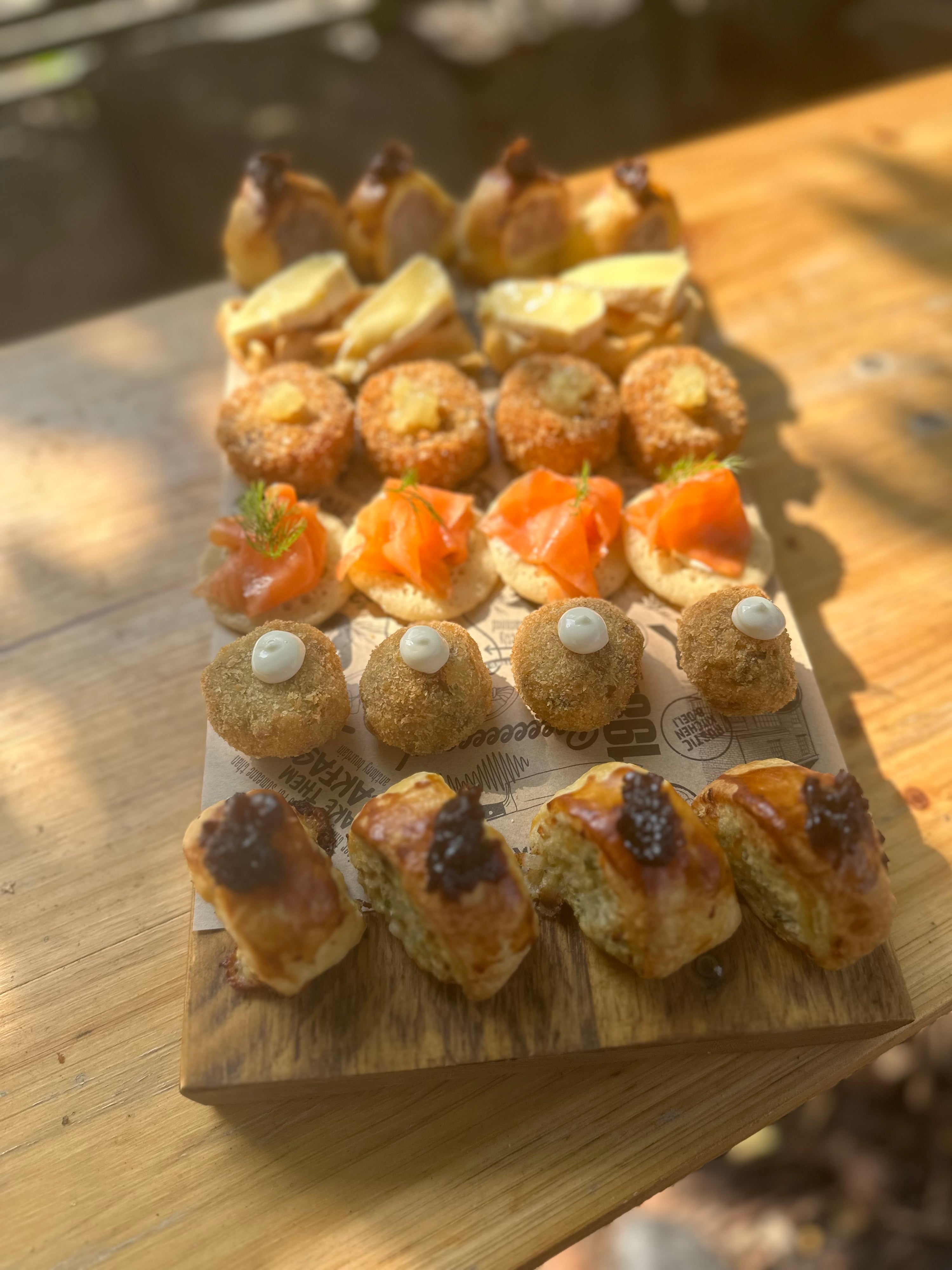 Mini RKD Sausage rolls with Tracklement's fig chutney Canapes (6 canapes per portion)