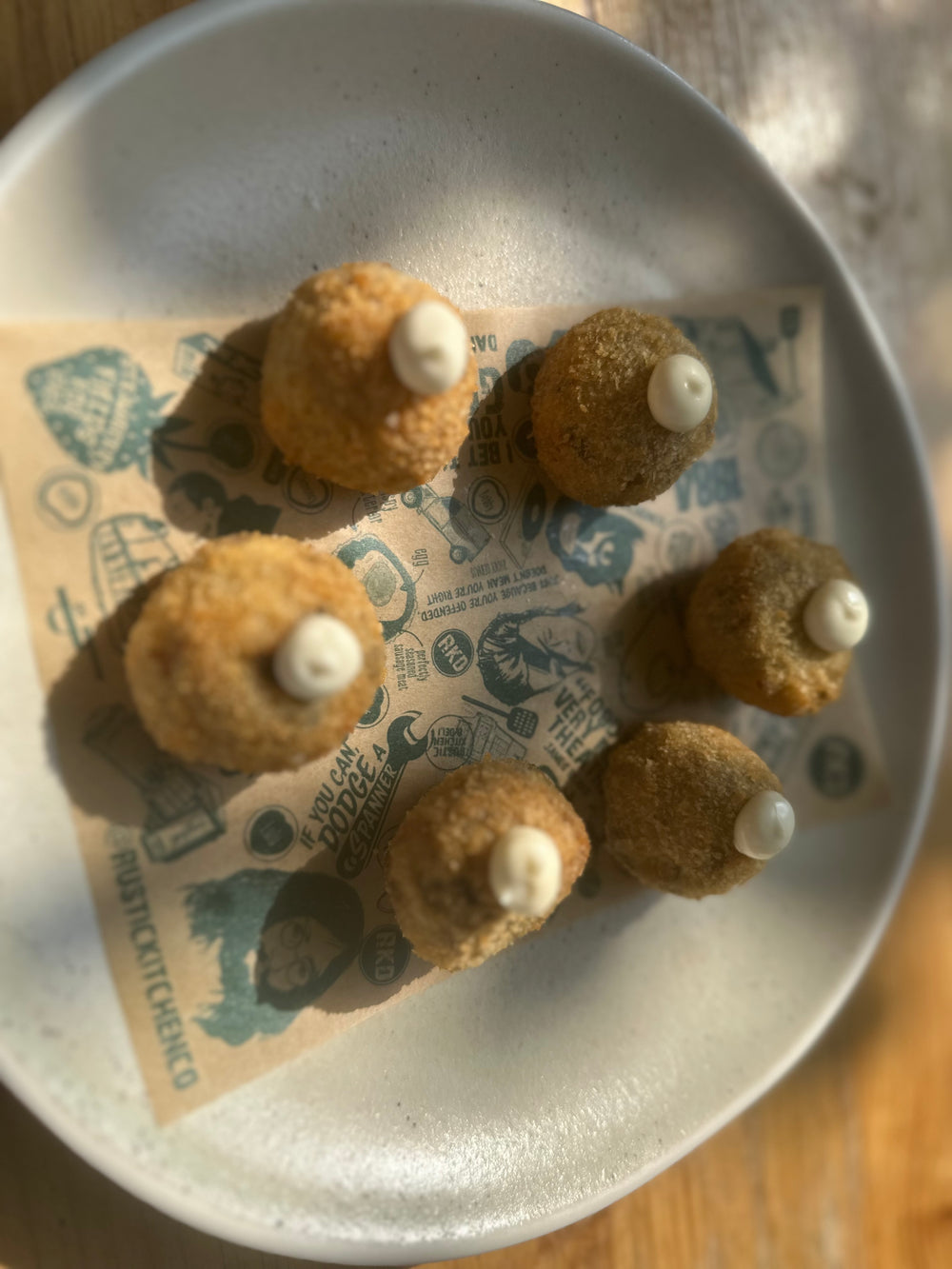 Wild mushroom & truffle arancini with Aioli Canapes (6 canapes per box)